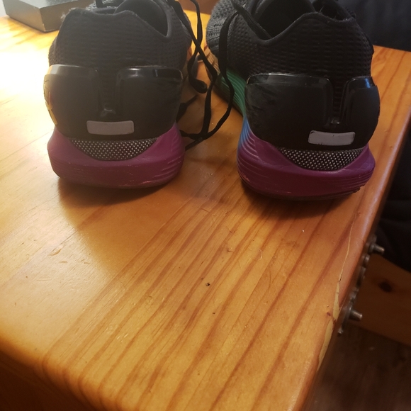 Under Armour Shoes - Picture 4 of 5